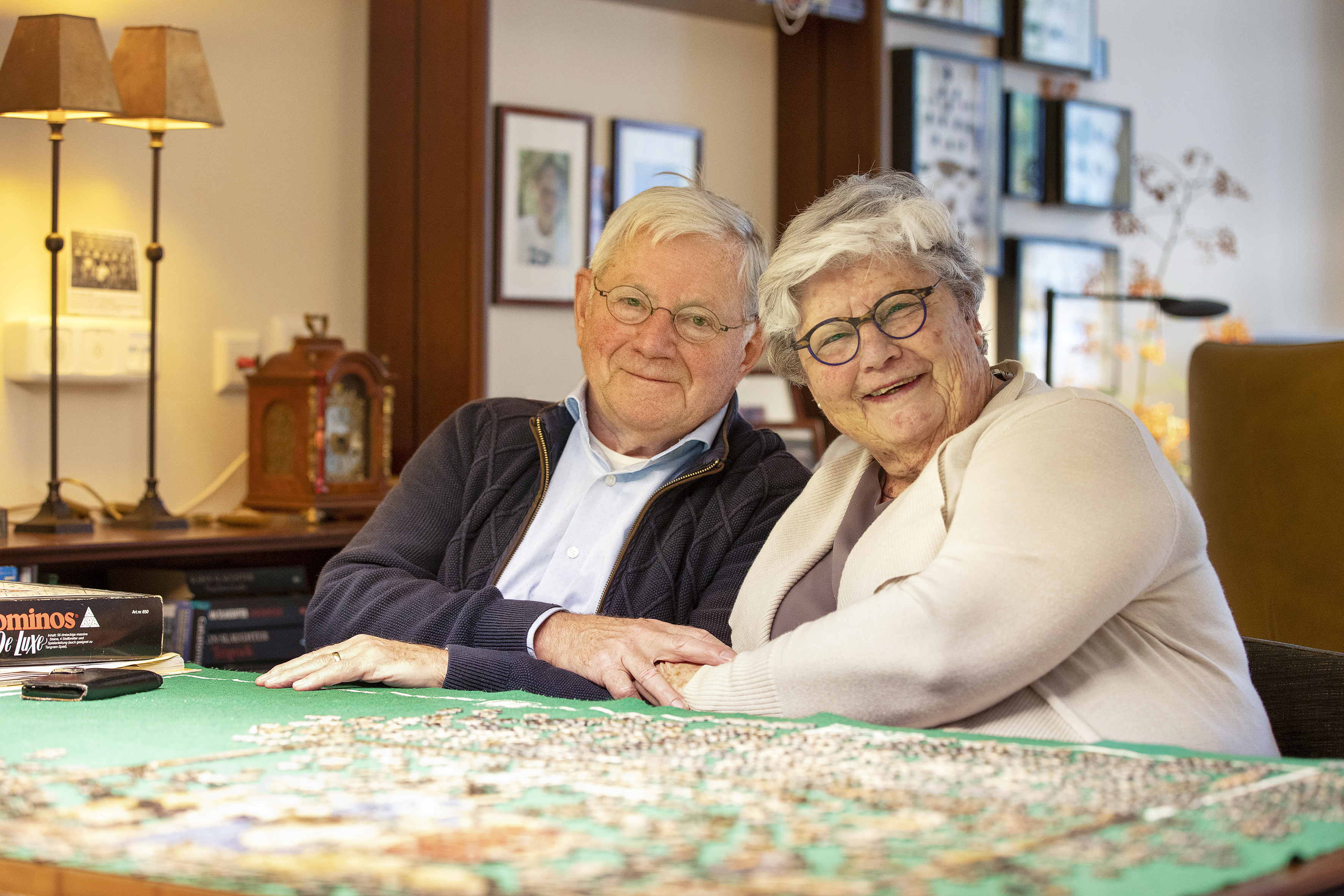 B&BW_Meerstaete_cliënten_sfeervol aan tafel met puzzel