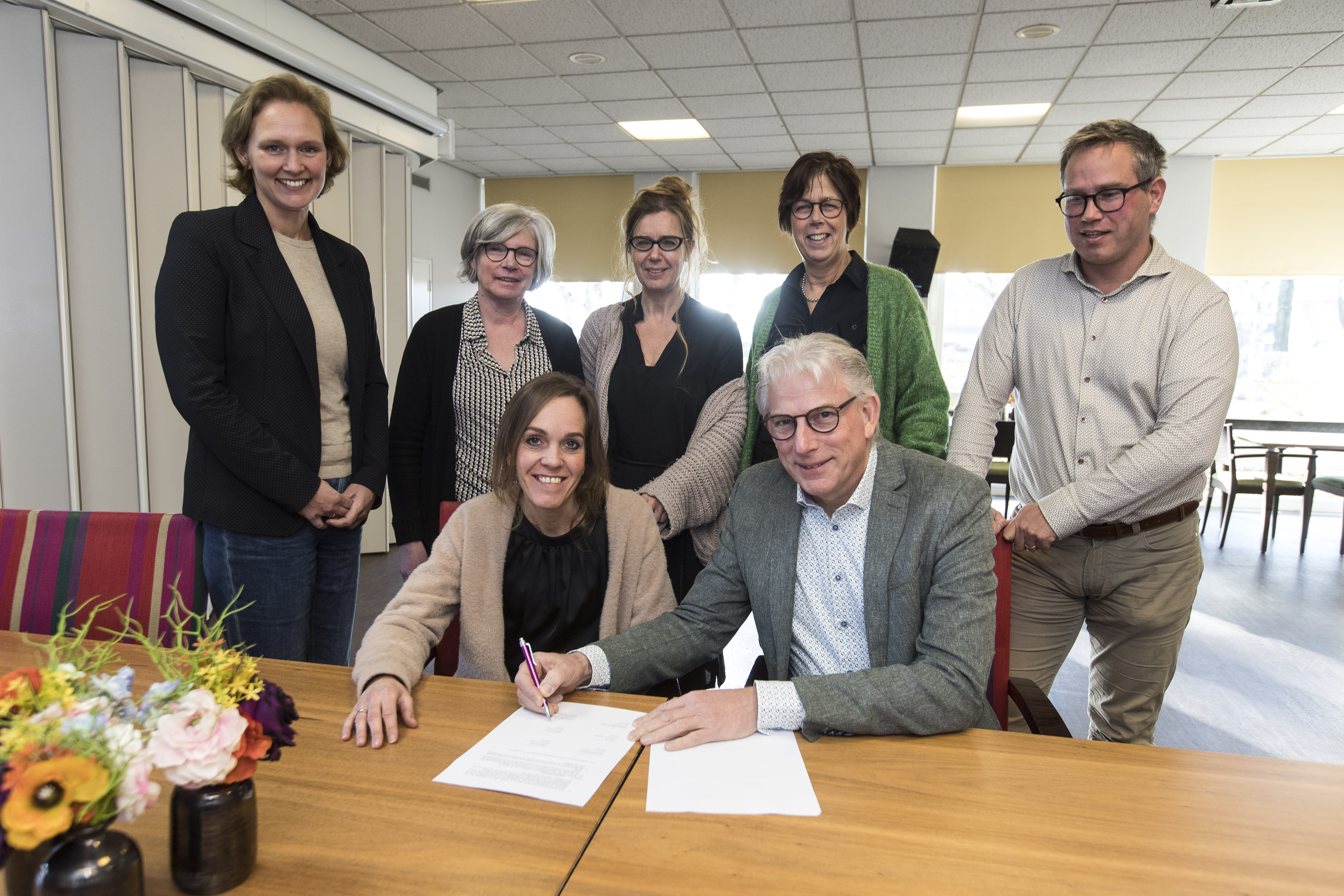 Wijkverpleging_medewerkers en directie_zorgaanbieders slaan handen ineen